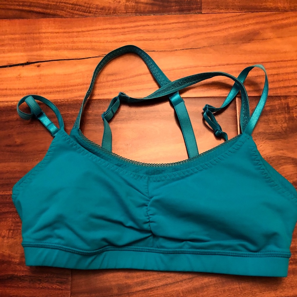 Lululemon sports bra size 4